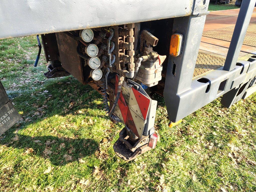 Semi-low loader Doll S3H/D330 42000kg 2002