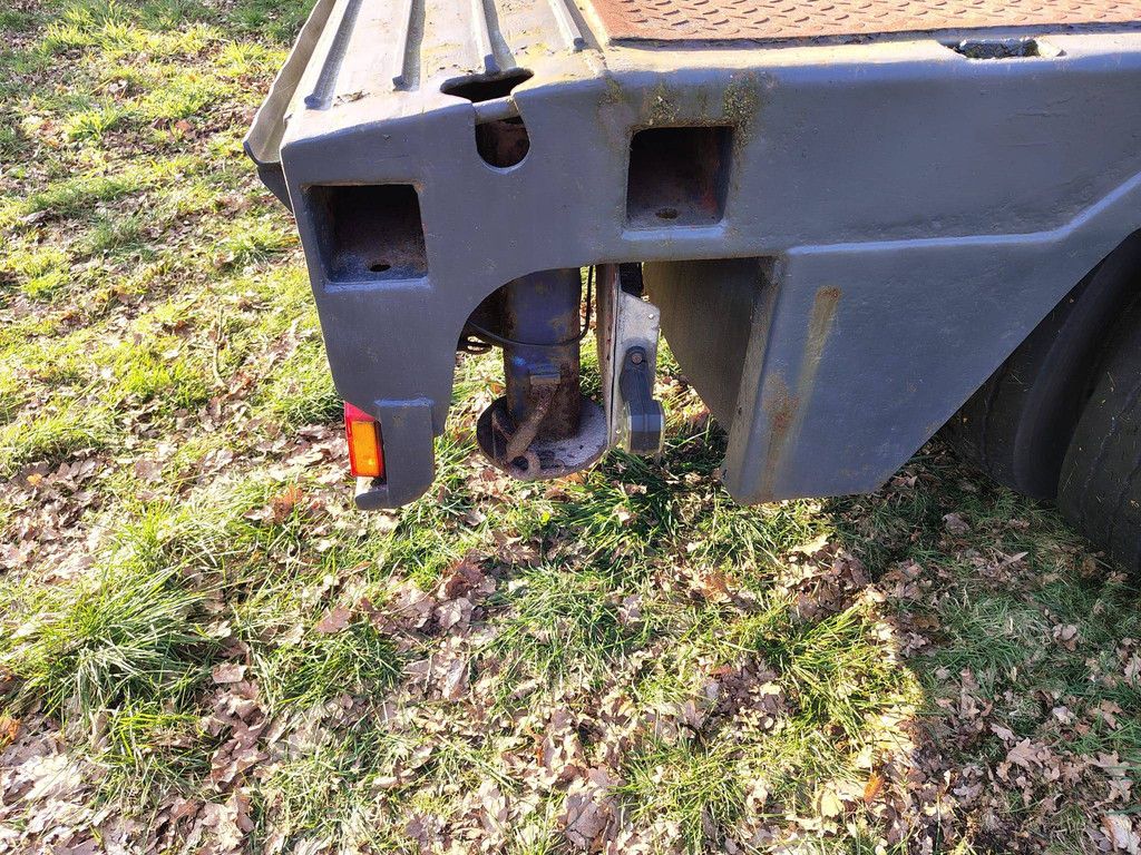 Semi-low loader Doll S3H/D330 42000kg 2002