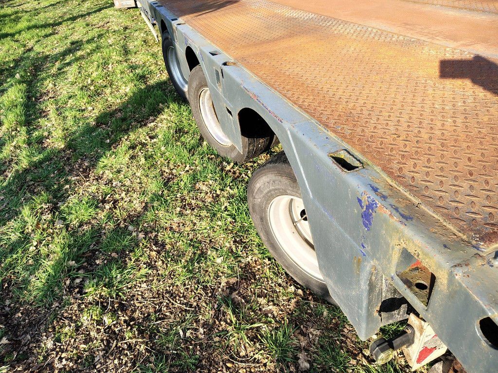 Semi-low loader Doll S3H/D330 42000kg 2002