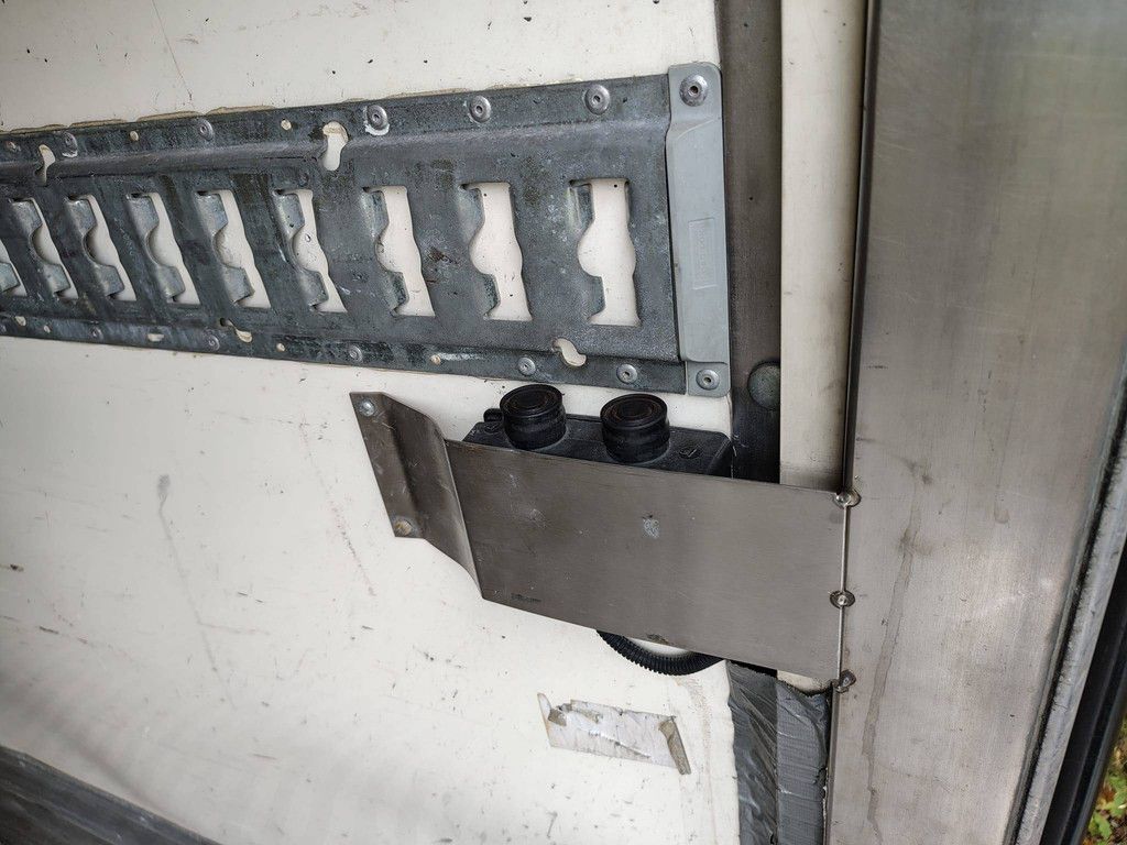 Geschlossener Sattelauflieger Van Veen Heas 2010