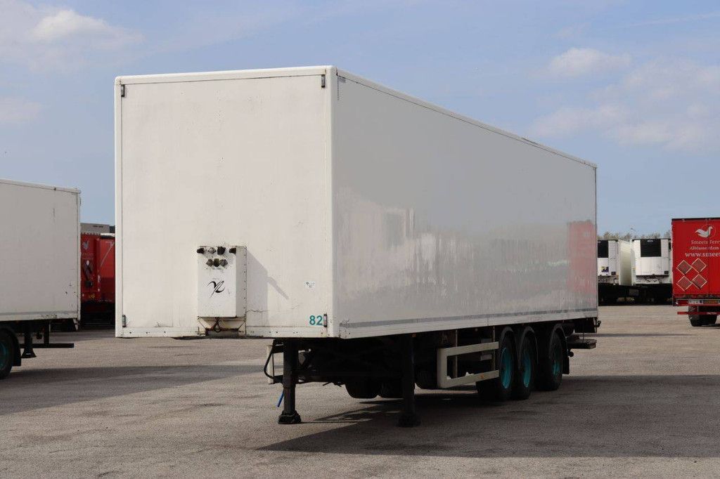 Closed Semi-Trailer Jumbo D0270SE 39500kg 2011