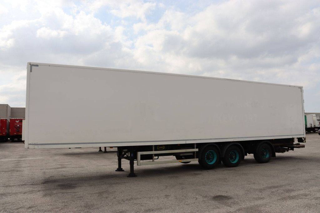 Closed Semi-Trailer Jumbo D0270SE 39500kg 2011