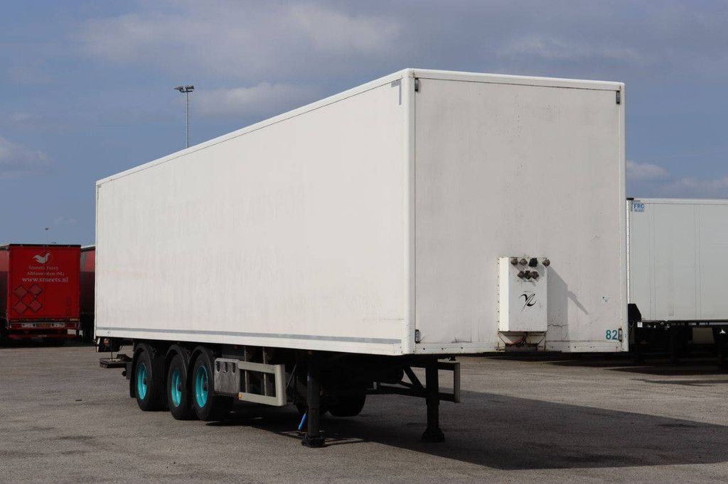 Closed Semi-Trailer Jumbo D0270SE 39500kg 2011