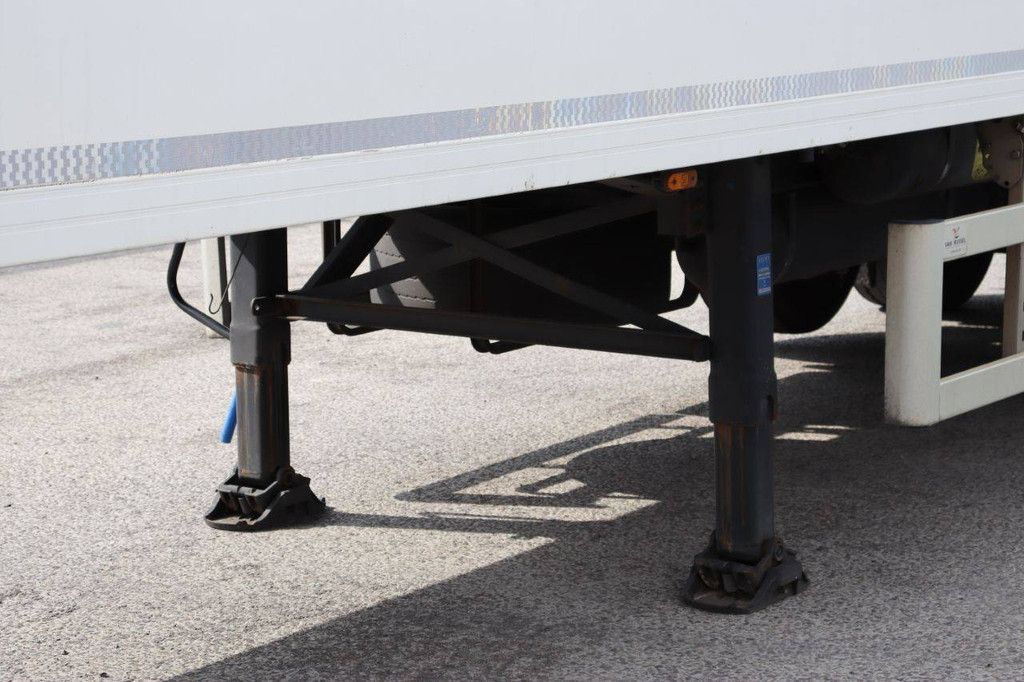 Closed Semi-Trailer Jumbo D0270SE 39500kg 2011