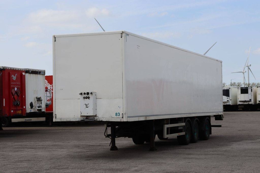 Closed Semi-Trailer Jumbo DO270SE 39500kg 2011