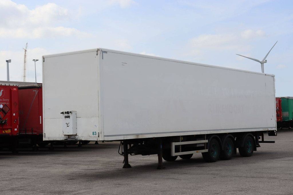 Closed Semi-Trailer Jumbo DO270SE 39500kg 2011