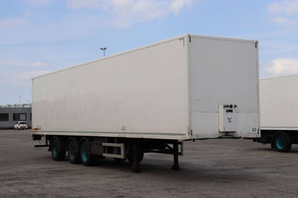 Closed Semi-Trailer Jumbo DO270SE 39500kg 2011