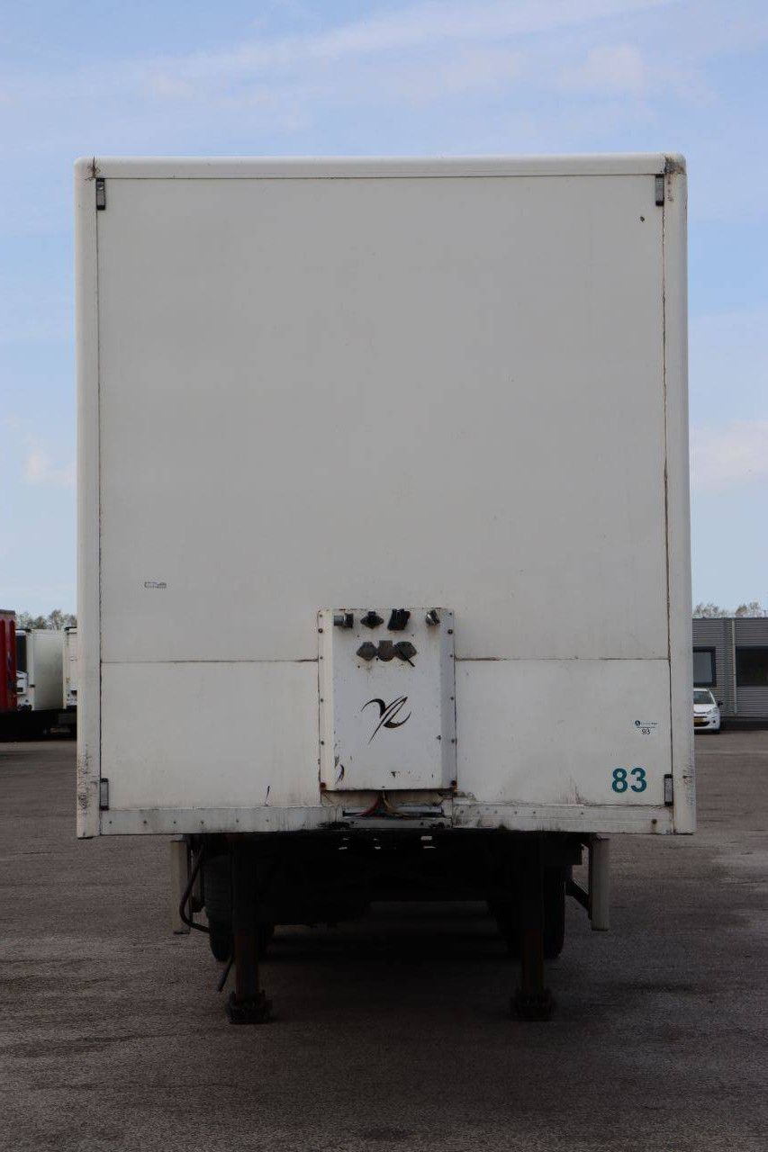 Closed Semi-Trailer Jumbo DO270SE 39500kg 2011
