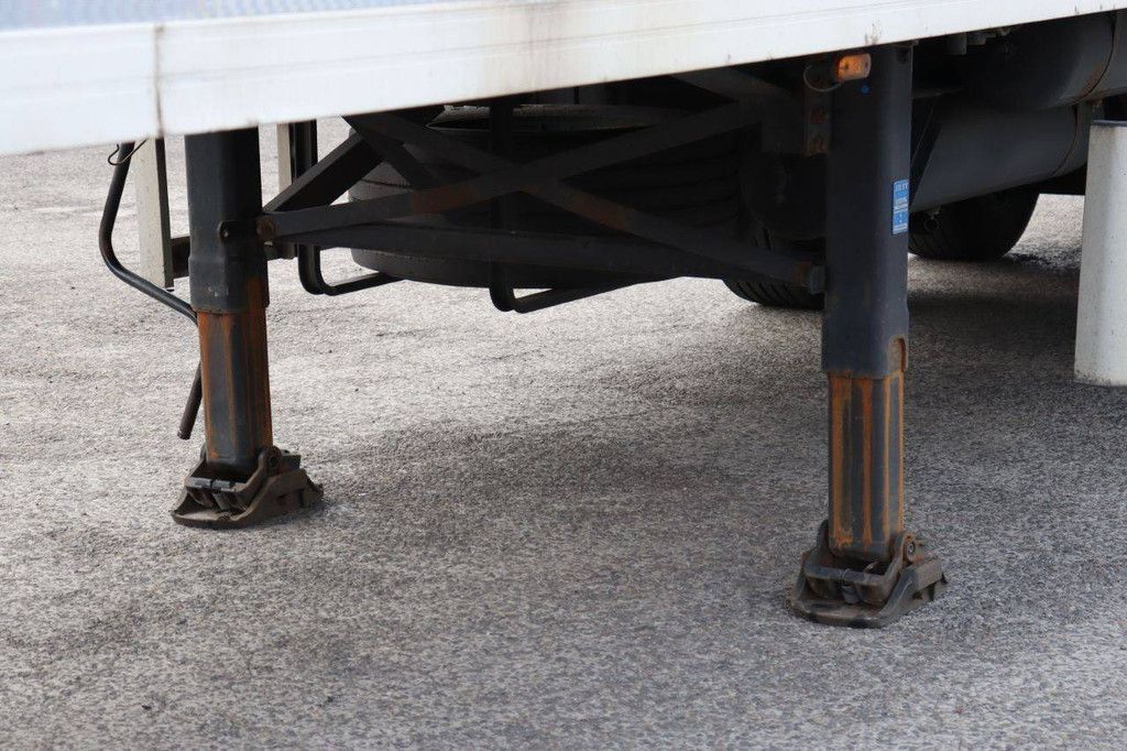 Closed Semi-Trailer Jumbo DO270SE 39500kg 2011