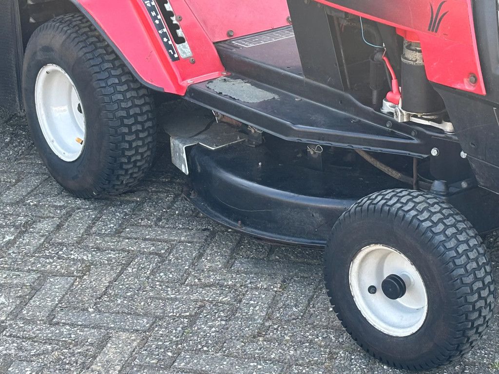 MTD Gebruikte Zitmaaier rijaandrijving kapot motor ok