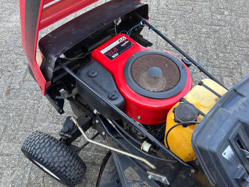 MTD Gebruikte Zitmaaier rijaandrijving kapot motor ok