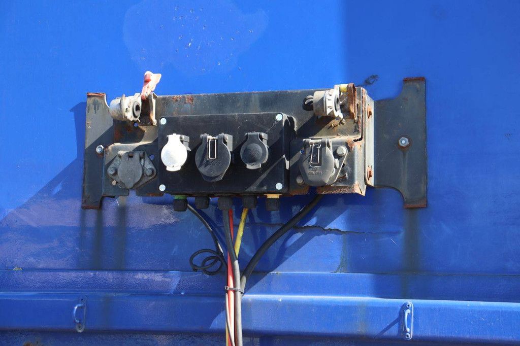 Curtainside semi-trailer Pacton T3-001 2004