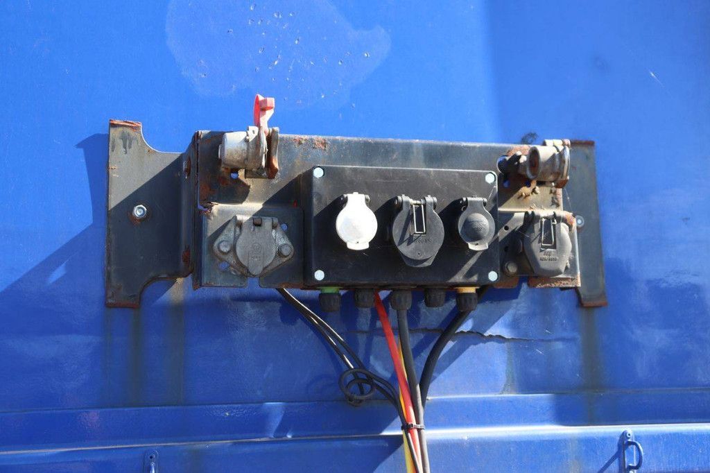 Curtainside semi-trailer Pacton T3-001 2004