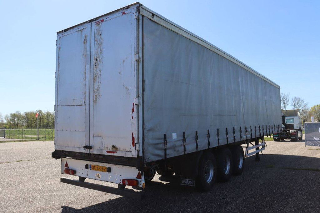 Curtainside semi-trailer Pacton T3-001 2002