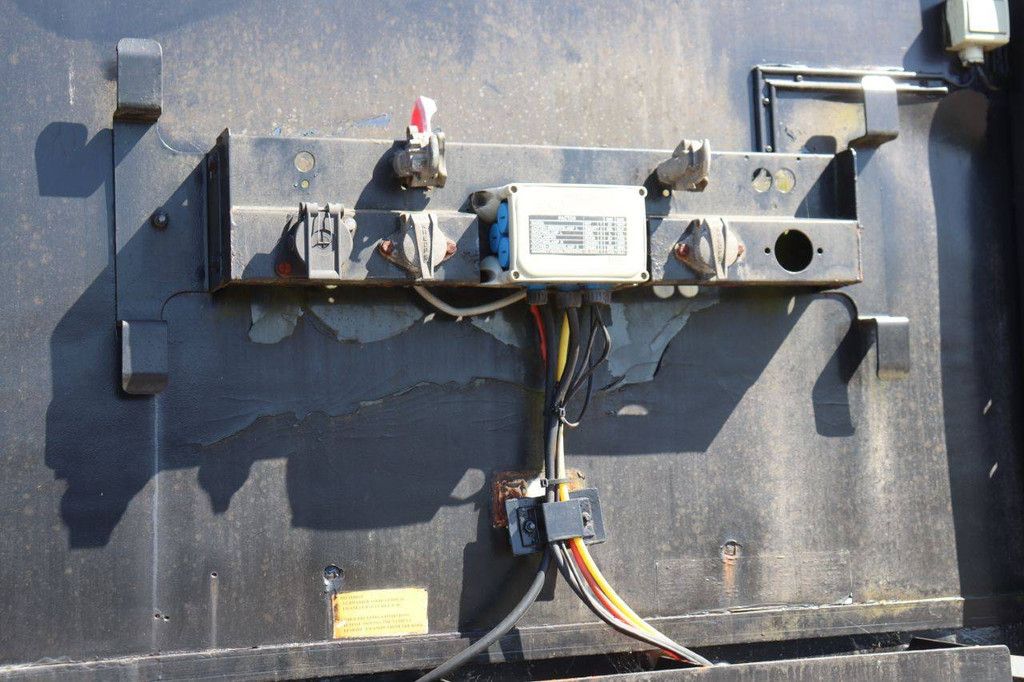 Curtainside semi-trailer Pacton T3-001 2002