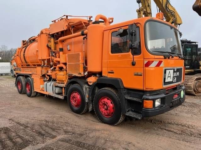 Vacuum Truck MAN 35.402 8x4 Diesel 1995