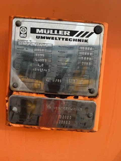 Vacuum Truck MAN 35.402 8x4 Diesel 1995