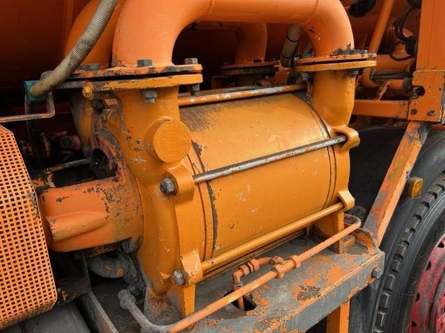 Vacuum Truck MAN 35.402 8x4 Diesel 1995