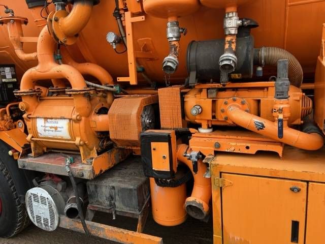 Vacuum Truck MAN 35.402 8x4 Diesel 1995
