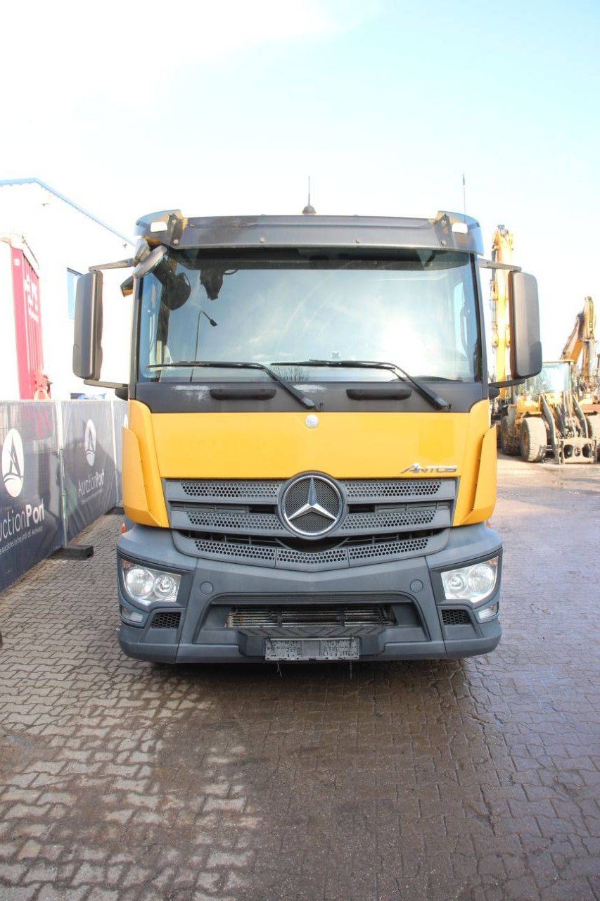 Kranwagen Mercedes-Benz Antos 2540 Diesel 2014