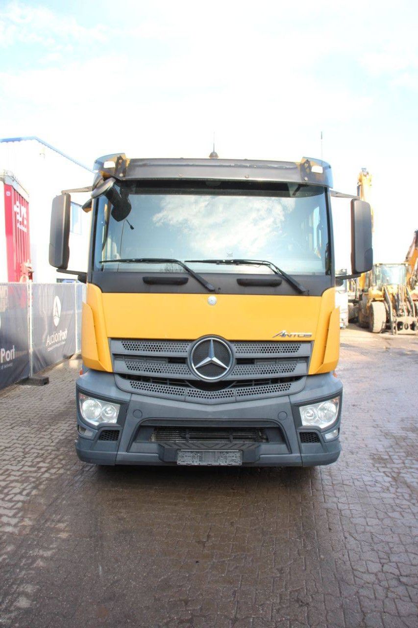 Crane truck Mercedes-Benz Antos 2540 Diesel 2014