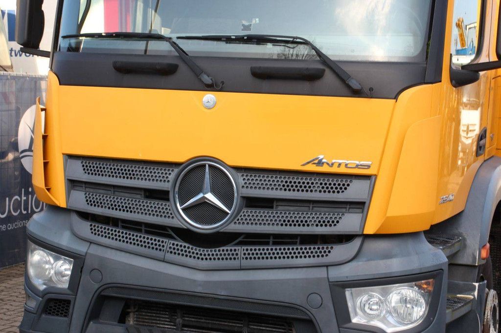 Crane truck Mercedes-Benz Antos 2540 Diesel 2014