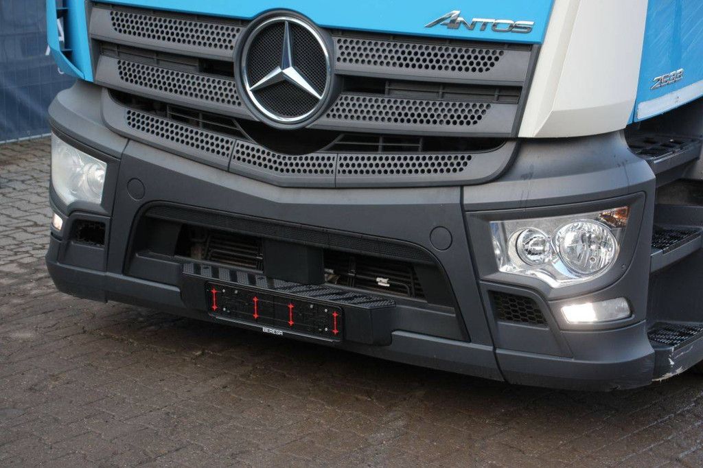 Fahrgestell mit Fahrerhaus Mercedes-Benz Antos 2533 Diesel 2016