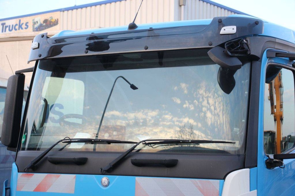 Fahrgestell mit Fahrerhaus Mercedes-Benz Antos 2533 Diesel 2016