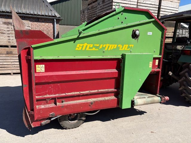 Strautman blokkenwagen