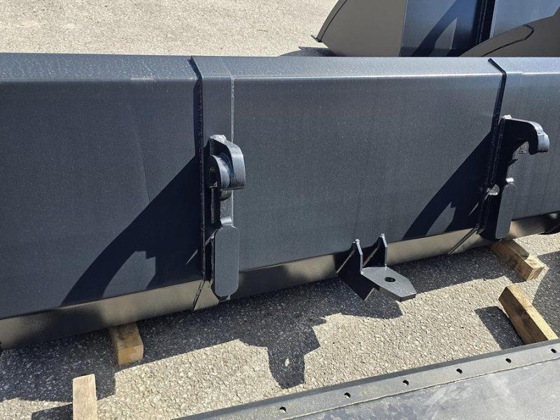 Big Dutchman SUN Schwergutschel 240 cm mit Merlo ZM2 nahme