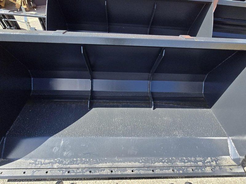 Big Dutchman SML Schwergutschaufel 240cm mit Dieci Agri Farmer Aufnahme