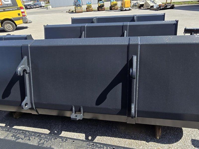 Big Dutchman SML Schwergutschaufel 240cm mit Dieci Agri Farmer Aufnahme