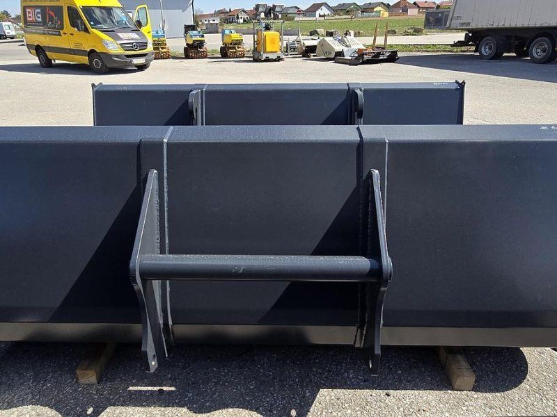 Big Dutchman SML Schwergutschel 240cm mit Manitou nahme