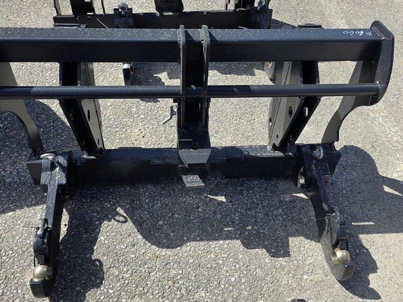 Big Dutchman Adapter Manitou auf Dreipunkt Aufnahme