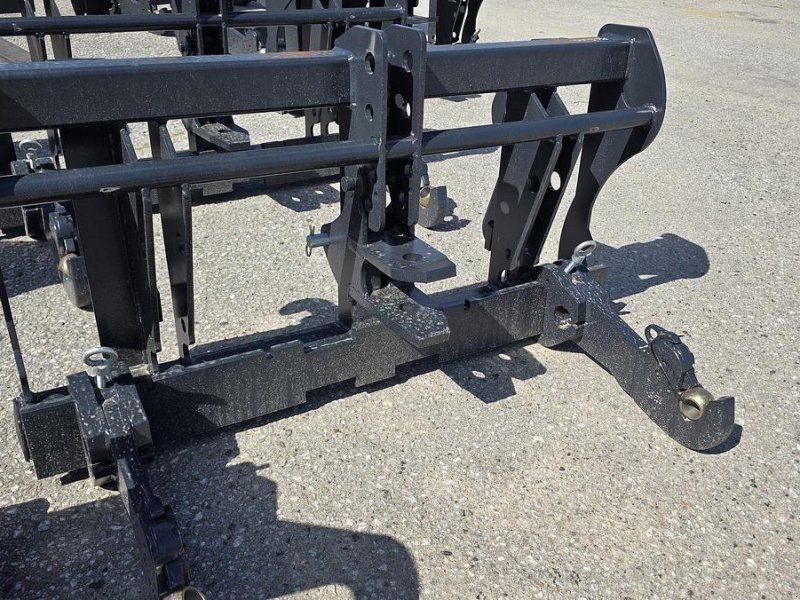 Big Dutchman Adapter Kramer groß auf Dreipunkt