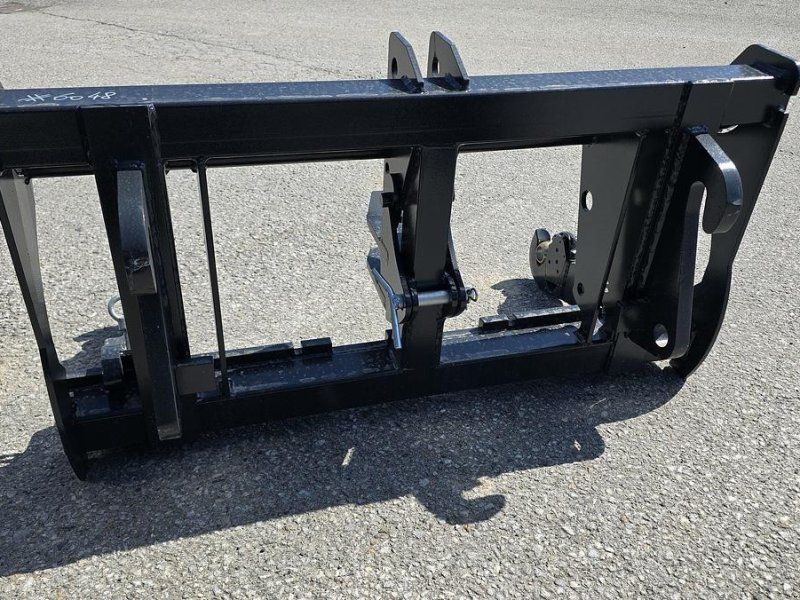 Big Dutchman Adapter Kramer groß auf Dreipunkt