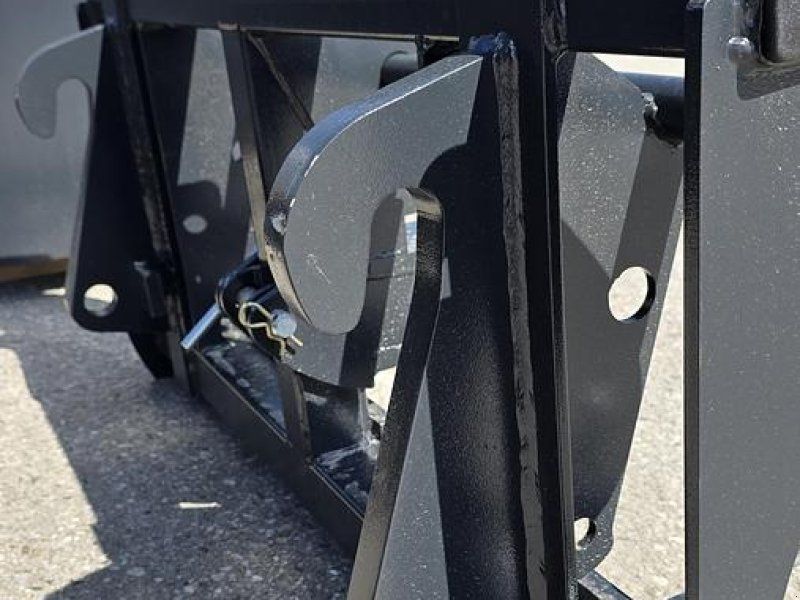 Big Dutchman Adapter Kramer groß auf Dreipunkt