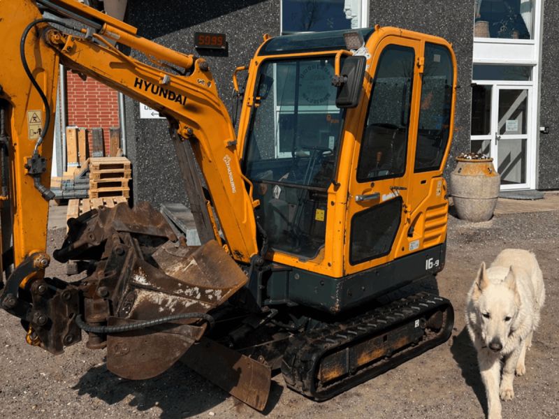 Hyundai 16-9 Planerblad med tilt samt 2 ekstraskovle medfølger