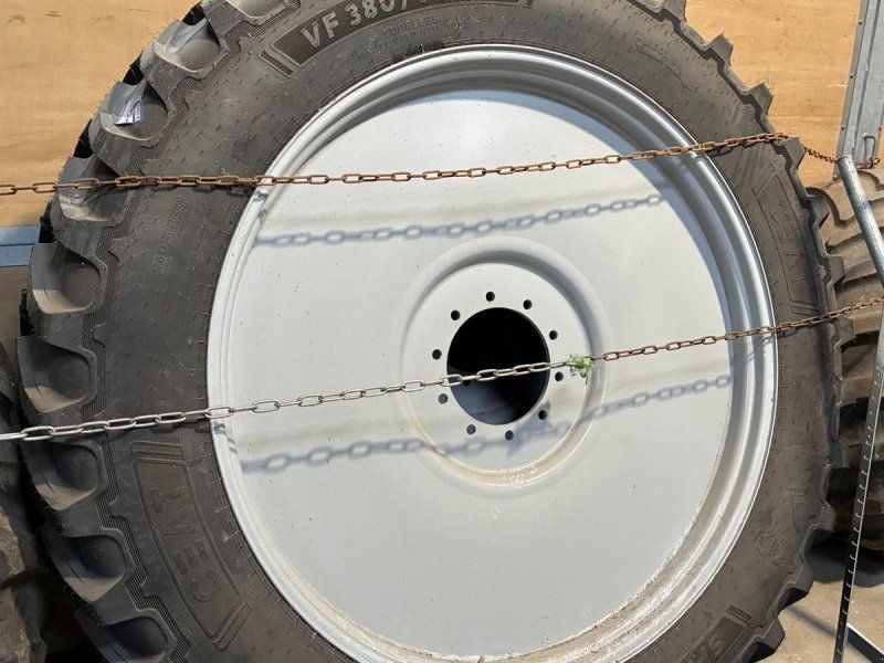 Ceat 380/90-54 VF og 380/80-38