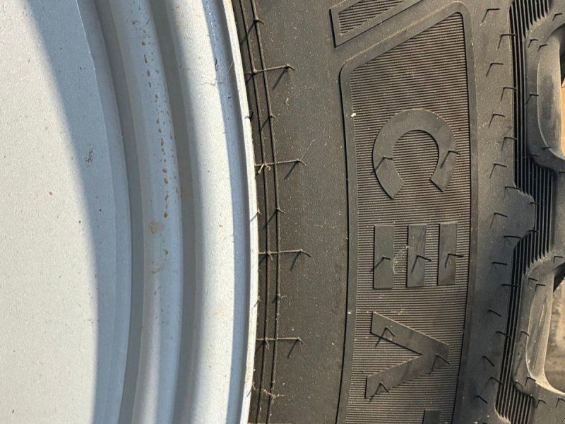 Ceat 380/90-54 VF og 380/80-38