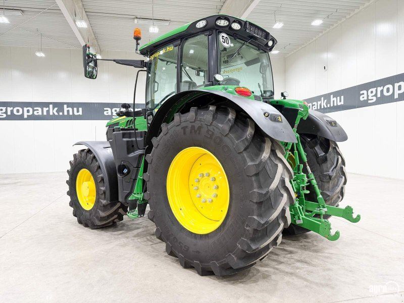 John Deere 6215R