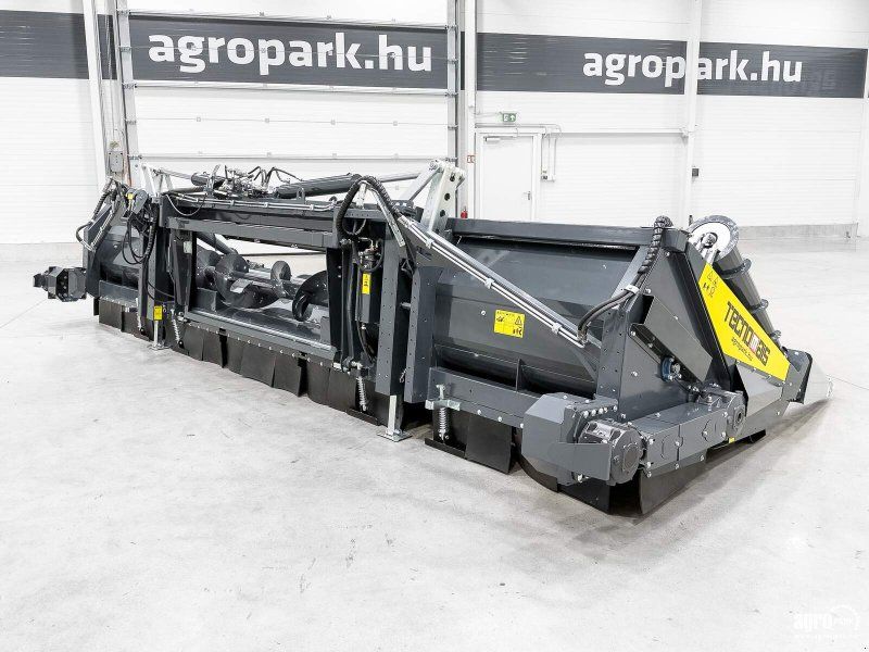 Tecnomais TMRP4 8R-F UN 8 row (75 cm), foldable corn header, for Case