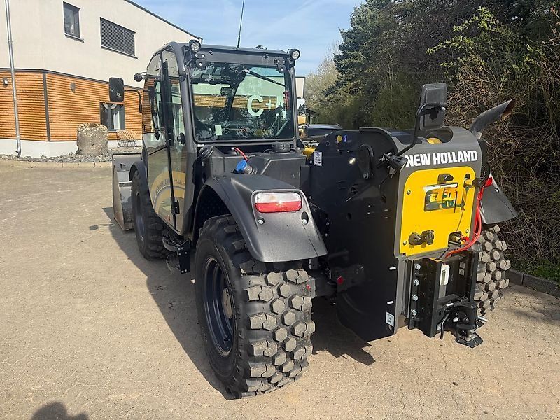 New Holland TH 7.42 Elite mit Schaufel und Gabel