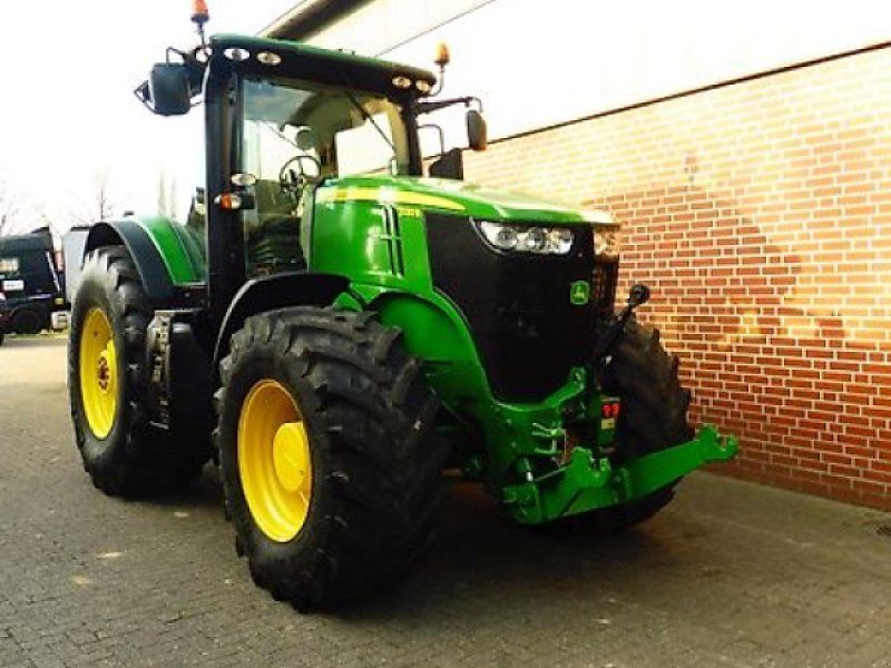 John Deere 7230R