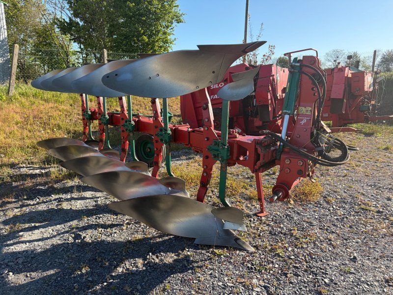 Kverneland Charrue LS95 .