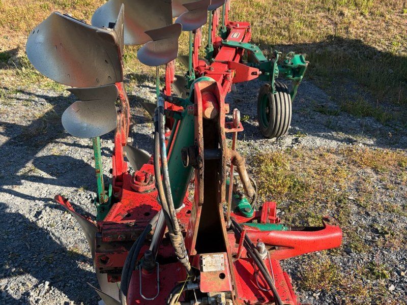 Kverneland Charrue LS95 .