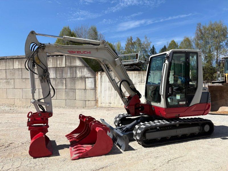 Takeuchi TB250