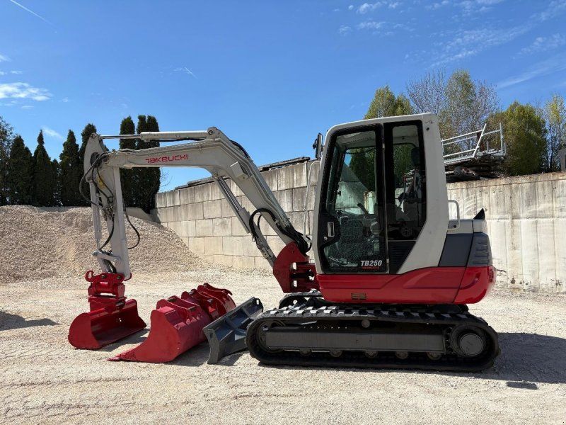 Takeuchi TB250