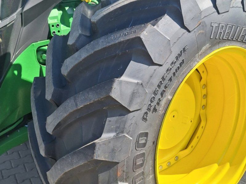 John Deere 8R 370 Auto Powr 2250h neu bereift