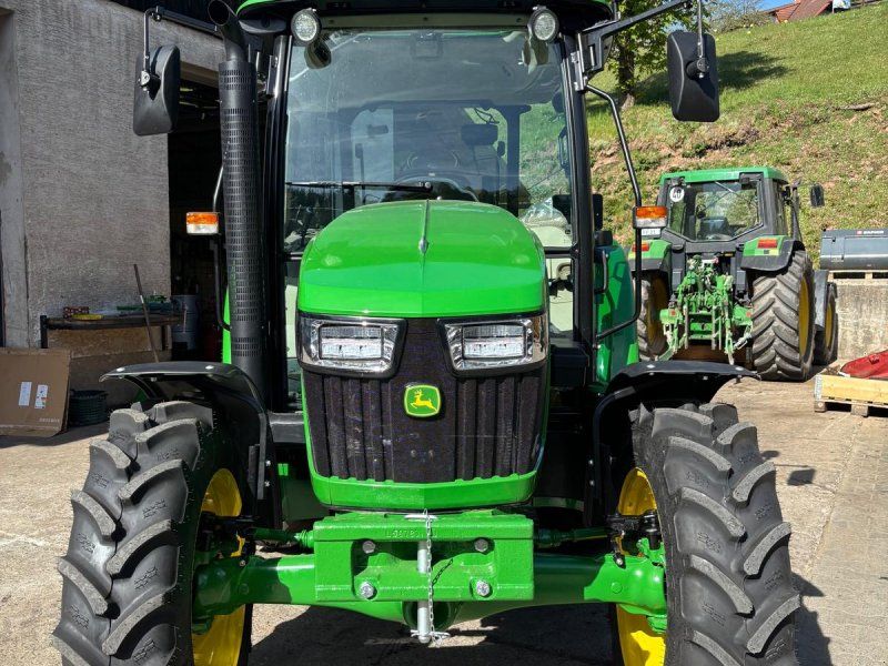 John Deere 5058E